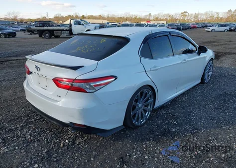 2018 Toyota Camry Le from USA, damaged, VIN 4T1B11HK1JU565039